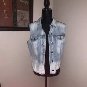 ✨sleeveless jean jacket